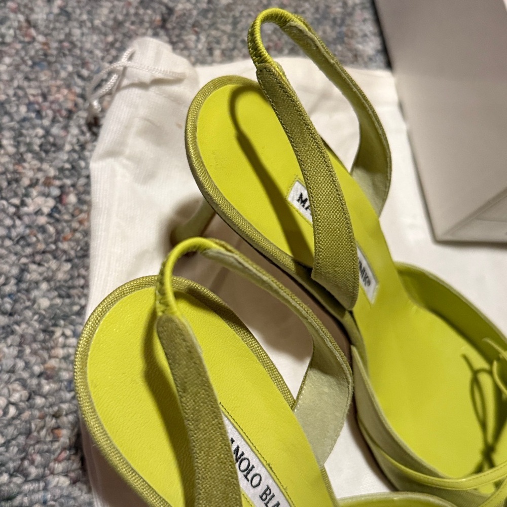 Manolo Blahnik Vibrant Green Pointed Heels - Picture 14 of 16